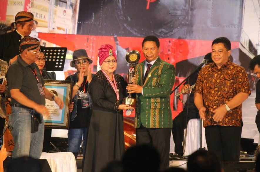 Dua Perempuan Solo Meraih Penghargaan LEMBAGA PRESTASI INDONESIA DUNIA LEPRID